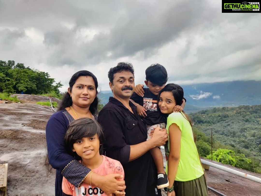 Meenakshi Anoop Instagram - It's.. my .. fam❣