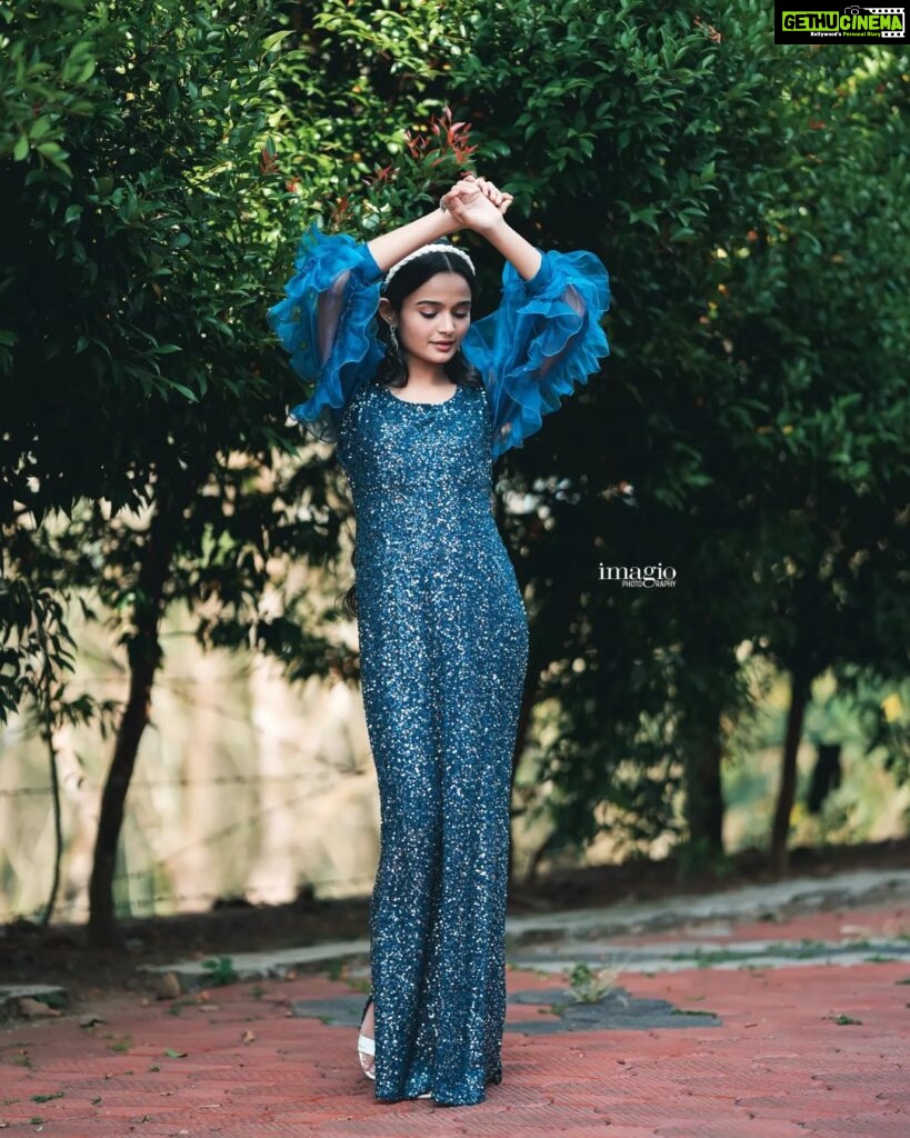 Meenakshi Anoop Instagram - Glossy 🐝 Stylist and designer : @doms.2010 Costume: @western_lady_ jewellery: @anokhi_priyakishore Photography: @imagiophotography_official Hair Stylist:@rathybaiju_mua