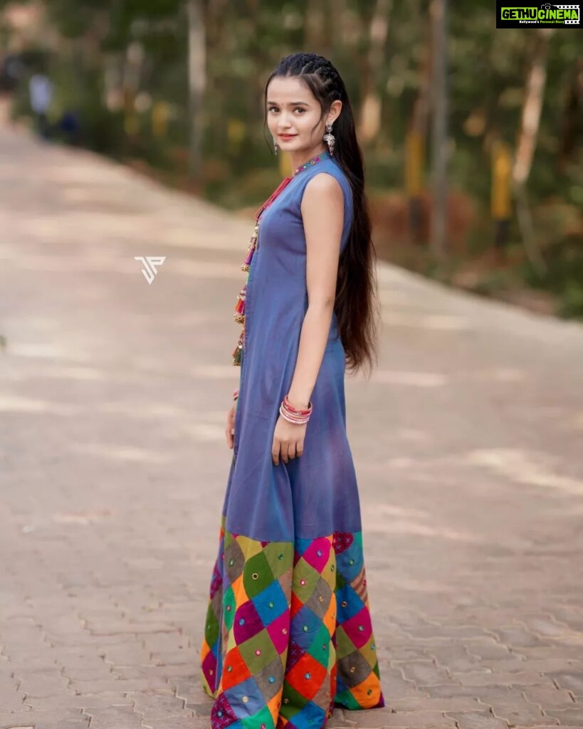 Meenakshi Anoop Instagram - Miracles do happen 🌺 Stylist and designer :@doms.2010 Costume: @swapnamanthra jewellery: @anokhi_priyakishore Photography: @fotographerjp