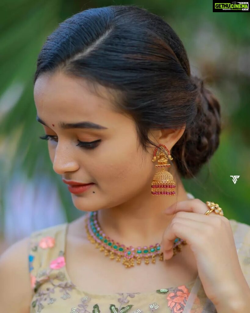 Meenakshi Anoop Instagram - Classic 👑 Stylist and designer : @doms.2010 Jewellery:@anokhi_priyakishore Costume:@threadnneedle_official Photography:@fotographerjp Hair styleing :@rathybaiju
