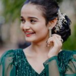 Meenakshi Anoop Instagram - Glow in Green✨ Stylist and designer : @doms.2010 Photography: @fotographerjp Costume: @threadnneedle_official Jewellery: @anokhi_priyakishore
