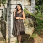 Meenakshi Anoop Instagram – You are my secret sunshine 🌤️🌛
#mine

📸@_angel_joseph
👗@ushas_designs
📿@the_divas_collectio