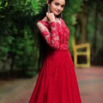 Meenakshi Anoop Instagram - Red velvet ♥ Photographer:@98craftman Stylist and designer: @doms.2010 Costume:@fingerprinz_bridal_hub jewellery:@anokhi_priyakishore