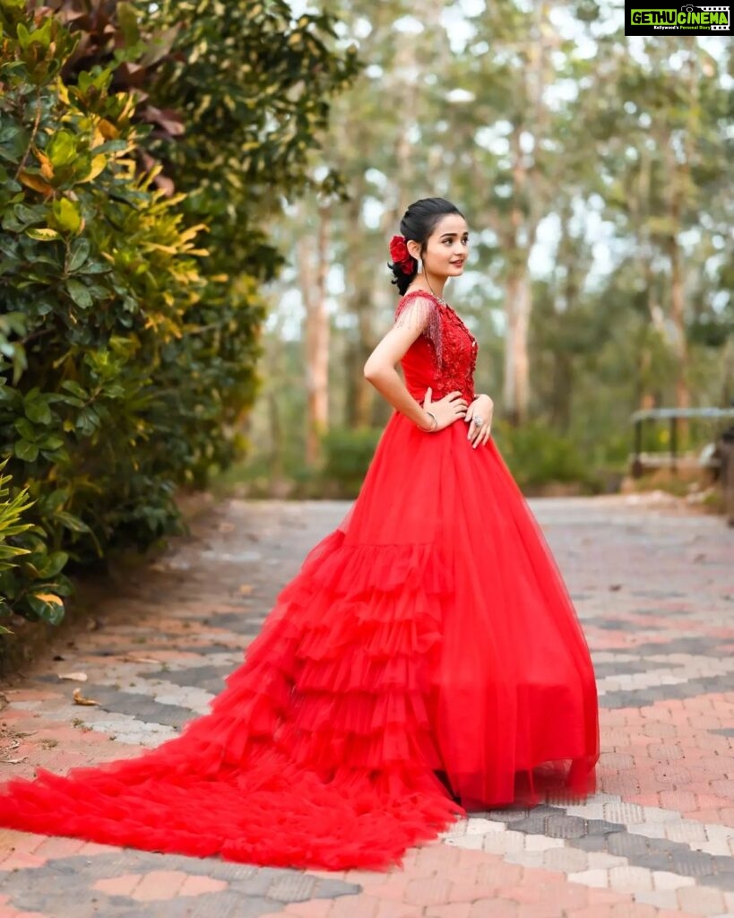Meenakshi Anoop Instagram - The red edition ❤ Stylist and designer : @doms.2010 Costume: @annmaria_boutique Hair: @rathybaiju_mua jewellery: @anokhi_priyakishore Photography: @soorajframes