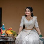 Meenakshi Anoop Instagram - 📸 @akhilskiran 💄 @parvathyrajsmakeupstudio #vishu #festival #makeupartist #photographer #mollywood #picoftheday #kerala