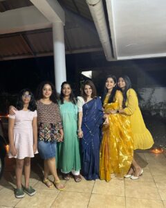 Meera Jasmine Instagram - Light of hope 🪔✨

#Family #Being #LoveAndLight #Diwali #OnwardsAndUpwards #MJ #MeeraJasmine