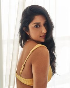 Meera Jasmine Instagram - Sunbeam of the soul 💛✨

📸@raoulxv 

#SunshineState #LoveAndLight #OnwardsAndUpwards #MeeraJasmine #MJ