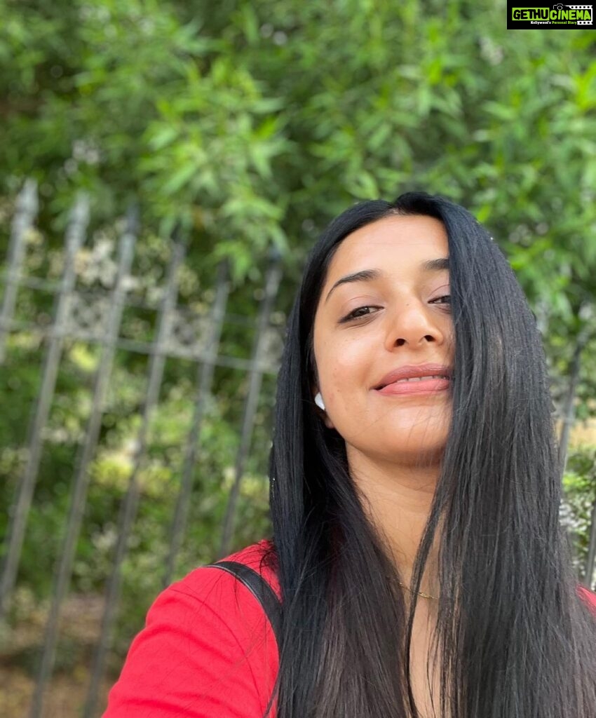 Meera Jasmine Instagram - Gone with the wind ♥️ #WindEnergy #MondayMood #MindfulMonday #CarefreeDays #OnwardsAndUpwards #MJ #MeeraJasmine