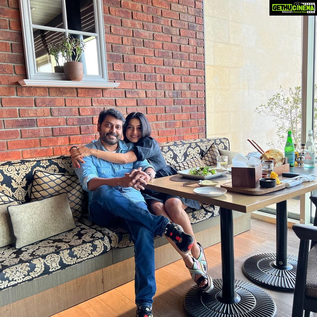 Meera Jasmine Instagram - And that’s the best thing about reunions. They make you time travel and make you experience all the warmth and tenderness that lit up your path. Thank you for rekindling those treasured memories dear @narainraam . I wish you nothing but the best of it all, because you absolutely deserve them. Onwards and Upwards 🦋💖 #Reunions #AboutLastNight #WeekendMood #OnwardsAndUpwards #MJ #MeeraJasmine