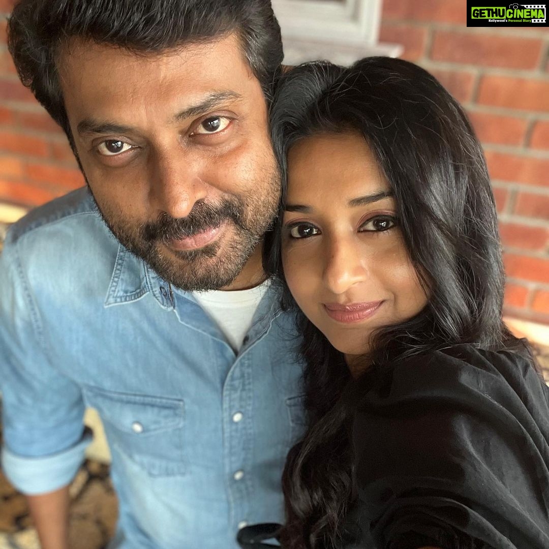 Meera Jasmine Instagram - And that’s the best thing about reunions. They make you time travel and make you experience all the warmth and tenderness that lit up your path. Thank you for rekindling those treasured memories dear @narainraam . I wish you nothing but the best of it all, because you absolutely deserve them. Onwards and Upwards 🦋💖 #Reunions #AboutLastNight #WeekendMood #OnwardsAndUpwards #MJ #MeeraJasmine