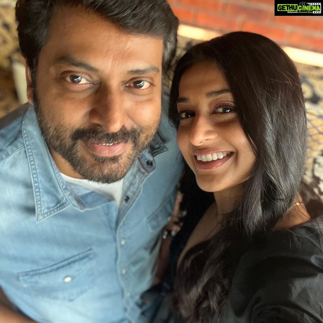 Meera Jasmine Instagram - And that’s the best thing about reunions. They make you time travel and make you experience all the warmth and tenderness that lit up your path. Thank you for rekindling those treasured memories dear @narainraam . I wish you nothing but the best of it all, because you absolutely deserve them. Onwards and Upwards 🦋💖 #Reunions #AboutLastNight #WeekendMood #OnwardsAndUpwards #MJ #MeeraJasmine