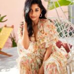 Meera Jasmine Instagram – The untamed beauty of wildflowers 🌼🌸🌼

📸 : @rahuljhangiani 
Styling : @soodpranav @sanya_sheth
Makeup and hair : @jazmin_lois_rodriguez 

#ShootDiaries #OnwardsAndUpwards #MJ #MeeraJasmine