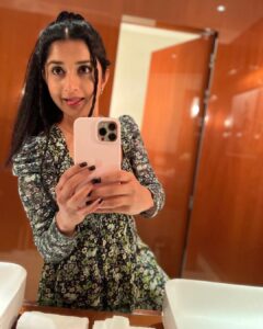 Meera Jasmine Instagram - My lunch date is cuter than yours.😍💖Meet Radha, the embodiment of love, warmth, compassion and selflessness all rolled into one 💖🦋

#Life #Being #GratefulEveryday #MondayMood #MindfulMonday #OnwardsAndUpwards #MJ #MeeraJasmine
