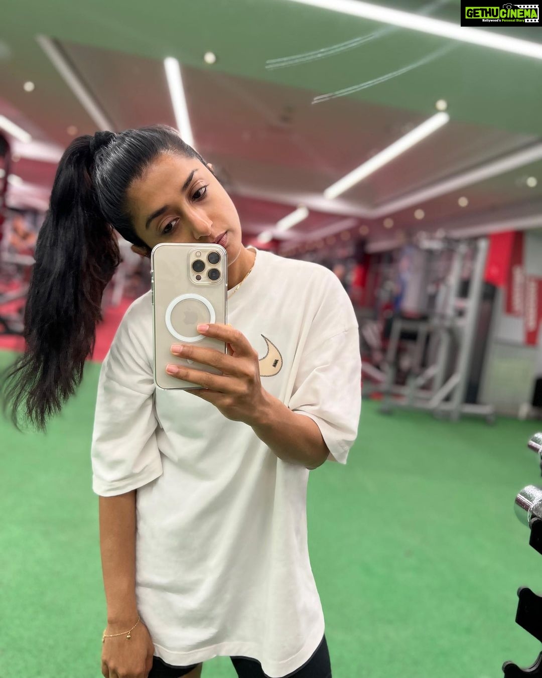 Meera Jasmine Instagram - All progress lies beyond your comfort zone 💖🦋 #MindfulMonday #MondayMood #MondayMotivation #GymLife #LifeStyleGoals #FitnessGoal #WellnessAndCalm #gym #fitness #gym #OnwardsAndUpwards #MJ