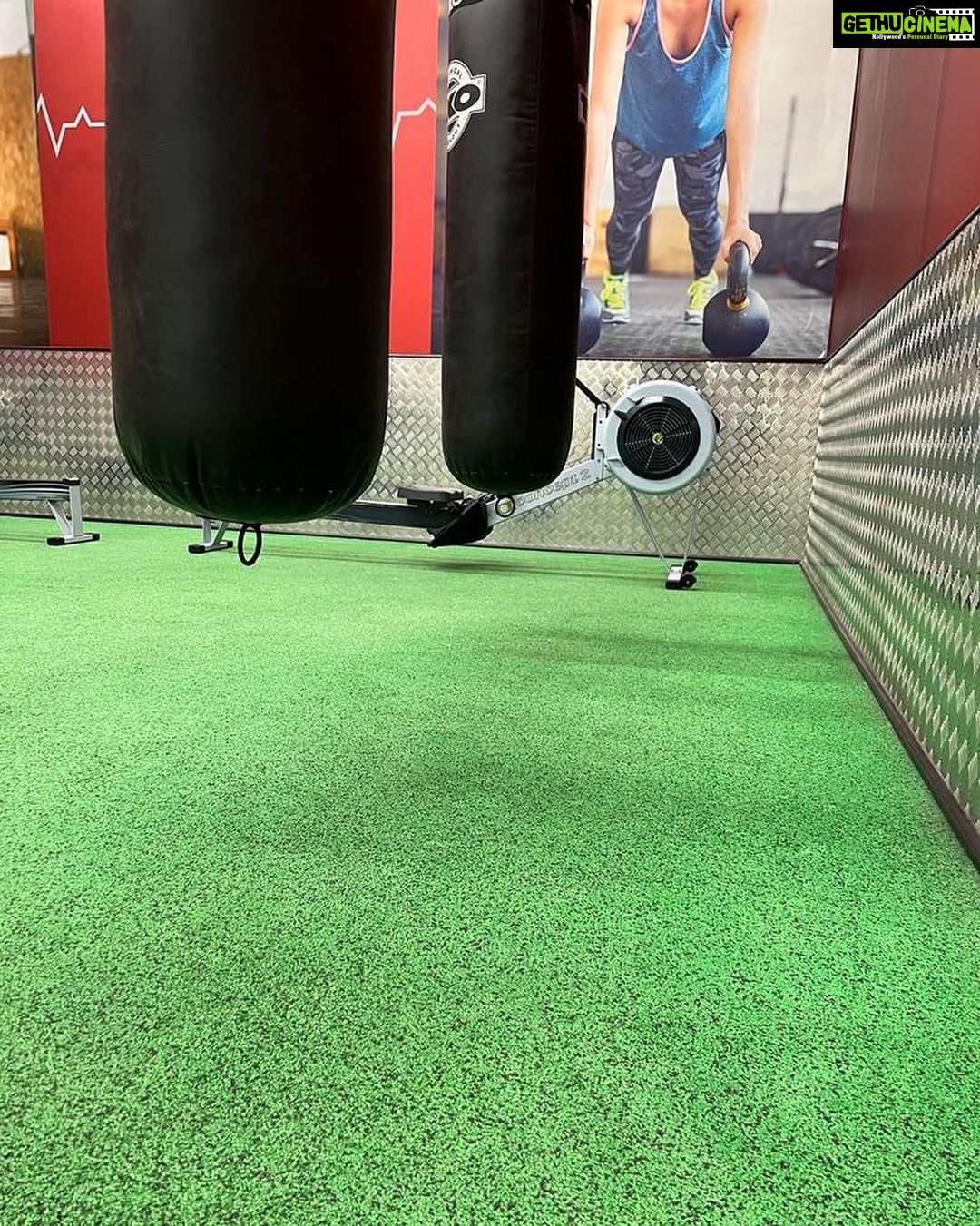 Meera Jasmine Instagram - All progress lies beyond your comfort zone 💖🦋 #MindfulMonday #MondayMood #MondayMotivation #GymLife #LifeStyleGoals #FitnessGoal #WellnessAndCalm #gym #fitness #gym #OnwardsAndUpwards #MJ