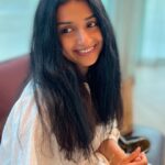 Meera Jasmine Instagram - Shape shifter vibes and heartwarming smiles 💖🦋 #Mood #WeekendIsHere #OnwardsAndUpwards #MeeraJasmine #MJ