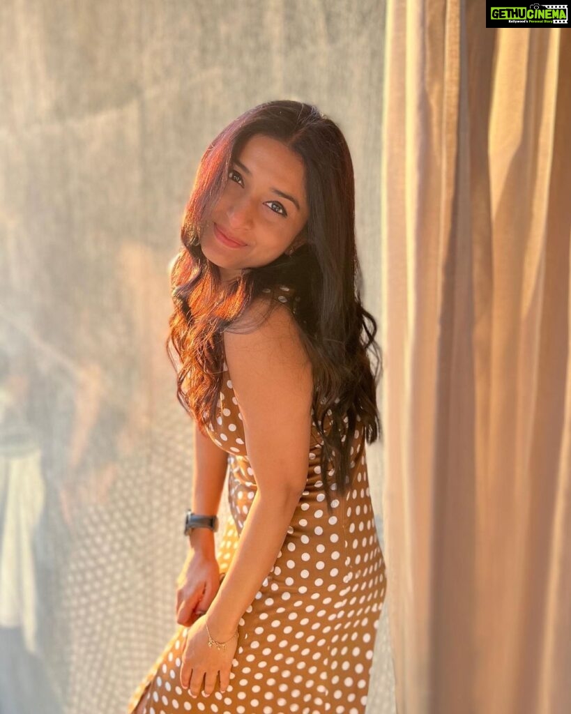 Meera Jasmine Instagram - Connect the dots your own way 🤎🤍 #PolkaDot #Polka #MondayMood #MondayVibes #OnwardsAndUpwards #MJ #MeeraJasmine