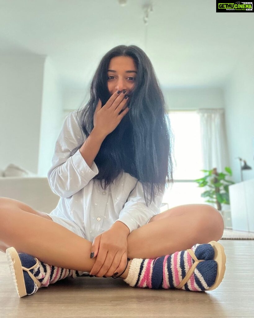 Meera Jasmine Instagram - Warm socks and comfy clothes kind of Sunday ❄ #Sunday #SundayVibes #OnwardsAndUpwards #MJ #MeeraJasmine