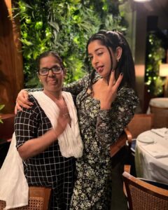 Meera Jasmine Instagram - My lunch date is cuter than yours.😍💖Meet Radha, the embodiment of love, warmth, compassion and selflessness all rolled into one 💖🦋

#Life #Being #GratefulEveryday #MondayMood #MindfulMonday #OnwardsAndUpwards #MJ #MeeraJasmine