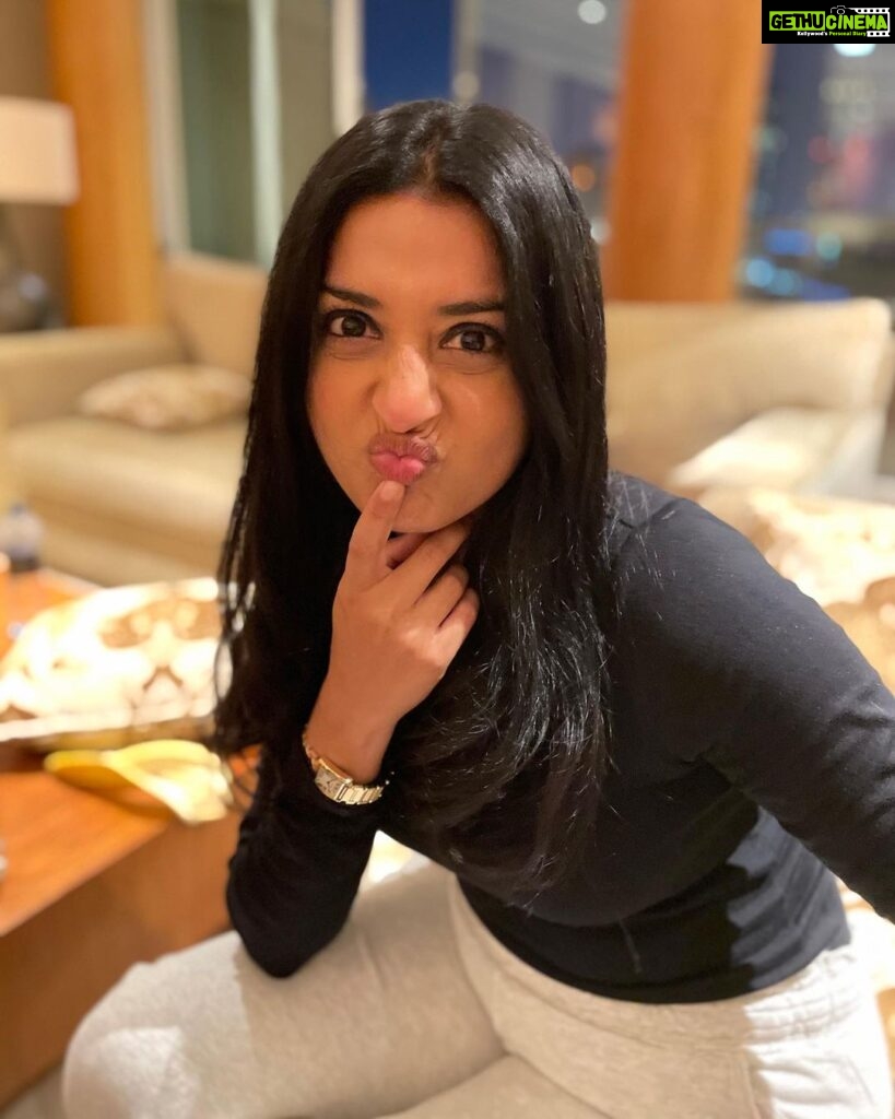 Meera Jasmine Instagram - Own your quirks 🤭✨ #TrendyTuesday #Mood #QuirksAndSmiles #OnwardsAndUpwards #MeeraJasmine #MJ
