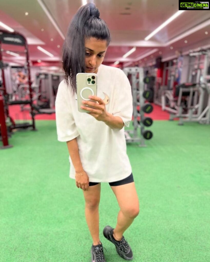 Meera Jasmine Instagram - All progress lies beyond your comfort zone 💖🦋 #MindfulMonday #MondayMood #MondayMotivation #GymLife #LifeStyleGoals #FitnessGoal #WellnessAndCalm #gym #fitness #gym #OnwardsAndUpwards #MJ