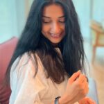 Meera Jasmine Instagram - Shape shifter vibes and heartwarming smiles 💖🦋 #Mood #WeekendIsHere #OnwardsAndUpwards #MeeraJasmine #MJ