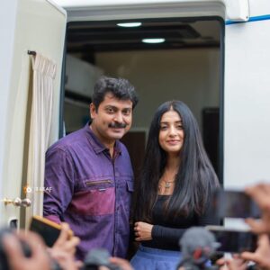 Meera Jasmine Instagram - The warmth of home coming and reminiscing on friendships that have lasted a lifetime. Such an amazing experience to reunite with @narainraam for Shri @padmakumarmanghat’s Queen Elizabeth. Looking forward to this journey as we tell this unassuming tale 🤍

#MalayalamMovie #QueenElizabeth #OnwardsAndUpwards #MJ #MeeraJasmine @mranjith_
@sreeram_manambarakkat #QueenElizabethMovie @pratheeshsekhar @3leaf_photography @queenelizabeth_movie