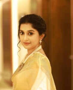 Meera Jasmine Instagram - Looking at life from all angles possible ✨

📸 @arunvaiga 
🎨 @tinu_peter 

#GoldenLight #GoldenHour #JourneyInward #OnwardsAndUpwards #MJ #MeeraJasmine