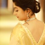 Meera Jasmine Instagram - Looking at life from all angles possible ✨ 📸 @arunvaiga 🎨 @tinu_peter #GoldenLight #GoldenHour #JourneyInward #OnwardsAndUpwards #MJ #MeeraJasmine