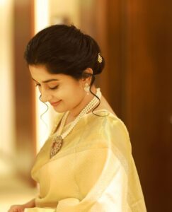 Meera Jasmine Instagram - Looking at life from all angles possible ✨

📸 @arunvaiga 
🎨 @tinu_peter 

#GoldenLight #GoldenHour #JourneyInward #OnwardsAndUpwards #MJ #MeeraJasmine