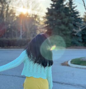 Meera Jasmine Instagram - Finding magic in the music of the winter breeze and the silence of the sun ❄️♾️❄️

Sending love and light 💎 

#ChristmasEve #FaithAndMagic #NatureChild #OnwardsAndUpwards #MJ #MeeraJasmine