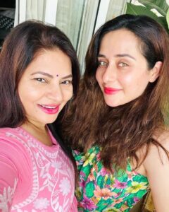 Megha Dhade Instagram - Let the good times roll.
Yummy food, Great Talks with 
@meghadhade ❤️ and loads of hugs from Leo my fav🐶
.
.

#TejaswiniLonari #MeghaDhade #Bonding #Friends #goodtalk #doglovers #animallover #leo #hugs #besties#actors #instagood #instagram #foodie #photography #fun #love #lifestyle