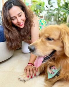 Megha Dhade Instagram - Let the good times roll.
Yummy food, Great Talks with 
@meghadhade ❤️ and loads of hugs from Leo my fav🐶
.
.

#TejaswiniLonari #MeghaDhade #Bonding #Friends #goodtalk #doglovers #animallover #leo #hugs #besties#actors #instagood #instagram #foodie #photography #fun #love #lifestyle