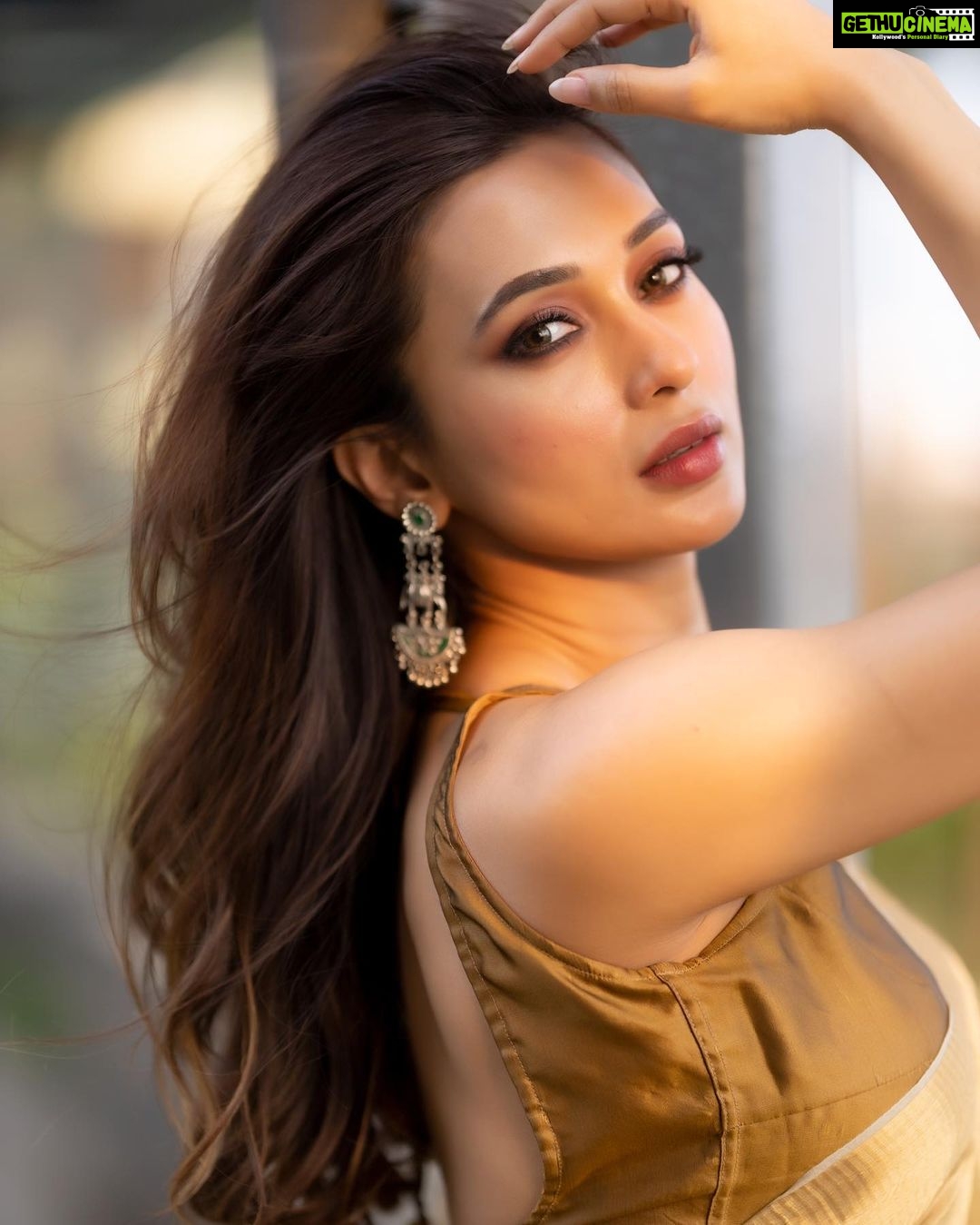 Mimi Chakraborty Instagram - Musts🥰 🎥