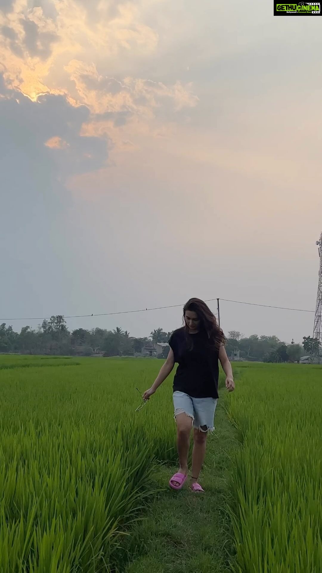 Mimi Chakraborty Instagram - Dil hai chota sa🌻☘️