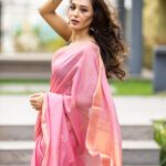 Mimi Chakraborty Instagram - Hawayein teej thi aur dhaarkeneh bhi🌻