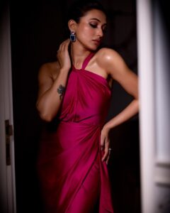 Mimi Chakraborty Instagram - Some glam nvr hurts??? Sahi hai na??🤩💓💕
