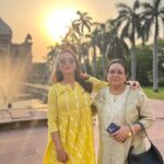 Mimi Chakraborty Instagram - Maa🧚🏻‍♀️ #happymothersday to all MOTHERS out there. Dude Pet mother’s shuld also be taken into account, so wish us too🥰 🐕