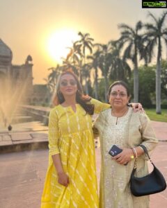 Mimi Chakraborty Instagram - Maa🧚🏻‍♀️ #happymothersday to all MOTHERS out there. Dude Pet mother’s shuld also be taken into account, so wish us too🥰 🐕