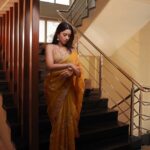 Mirnalini Ravi Instagram – Draped yellow 💛

@samyakksarees @momentousfotography @laxmirah_themakeupartist