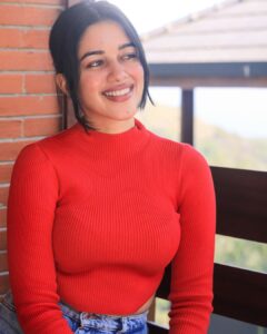 Mirnalini Ravi Instagram - “Let everything you do be done in love”
Happy Easter 🐣 ♥️

Pc @sanjai_sukumar06