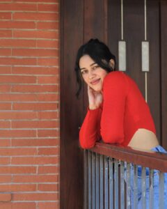 Mirnalini Ravi Instagram - “Let everything you do be done in love”
Happy Easter 🐣 ♥️

Pc @sanjai_sukumar06