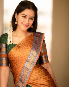 Mirnalini Ravi Instagram - May this Ugadi bring peace and balance to your life. Wishing you a Happy Ugadi🔥☀️🪔
 
@ivalinmabia 
@camerasenthil
@saranyamakeupartistry
@mani_stylist_
 @rrajeshananda