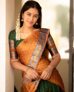 Mirnalini Ravi Instagram - May this Ugadi bring peace and balance to your life. Wishing you a Happy Ugadi🔥☀️🪔
 
@ivalinmabia 
@camerasenthil
@saranyamakeupartistry
@mani_stylist_
 @rrajeshananda