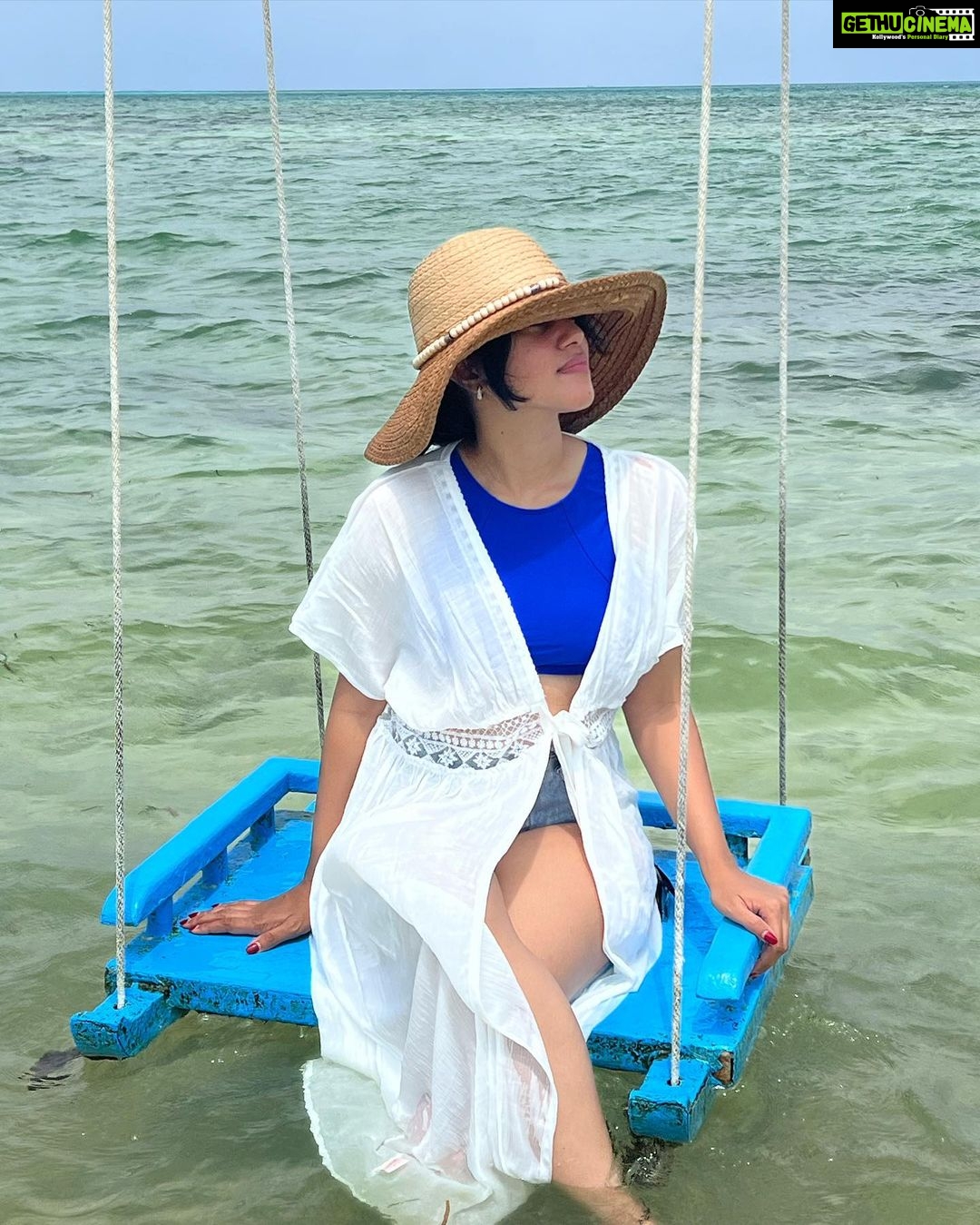 Mirnalini Ravi Instagram - In sync with Blue 💙 @canareef Pc @madurai_ecotourism