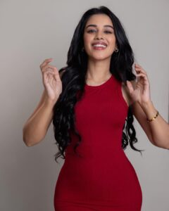 Mirnalini Ravi Instagram - Happy Valentines day my people❤️ 
Today is about Love, not if you have a partner or not !
So love yourself more than anyone could,
Give yourself everything you want,
Stay Whole,Loved & Happy 🫶🏻

Pc @artz_by_sathish  @shiva_soundarrajan 
@kaviyaartistry_off
