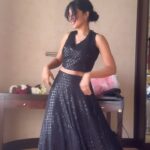 Mirnalini Ravi Instagram - Lyrics: Dont mind 😏 Dress trails with me be like 💃 Vibe for #tointoin 🙈 Shangri-La Kuala Lumpur