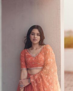 Mirnalini Ravi Instagram - I wish you a happy, prosperous, and delightful Pongal & Sankranti this year. Enjoy the festival with deep gratitude and regards.🌾☀️

@ram___prakash_ 
@indu_ig 
@abhirami_mua 
@_.style_n_art._ 
@___diwakar
@theneedlecraft.world 
@the_beta_girl