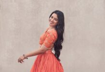 Mirnalini Ravi Instagram - I wish you a happy, prosperous, and delightful Pongal & Sankranti this year. Enjoy the festival with deep gratitude and regards.🌾☀️ @ram___prakash_ @indu_ig @abhirami_mua @_.style_n_art._ @___diwakar @theneedlecraft.world @the_beta_girl
