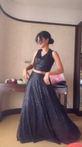 Mirnalini Ravi Instagram - Lyrics: Dont mind 😏
Dress trails with me be like 💃
Vibe for #tointoin 🙈